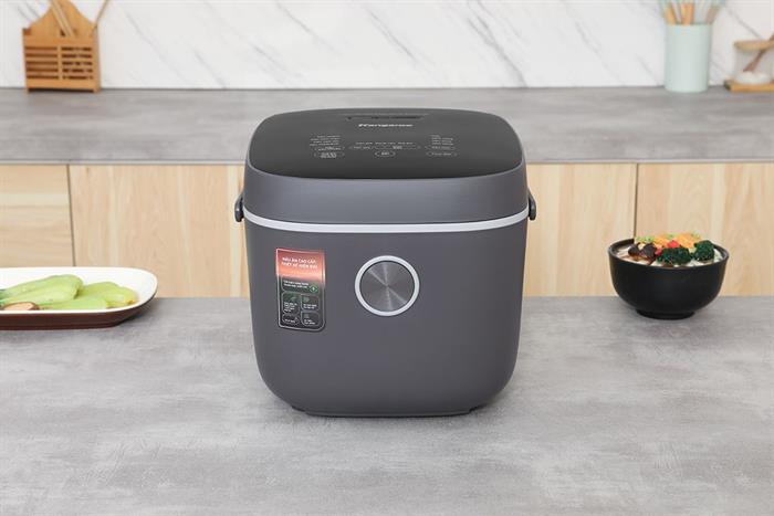 Nồi cơm điện tử Kangaroo 1.8 lít KGRC18D3G Màu Đen