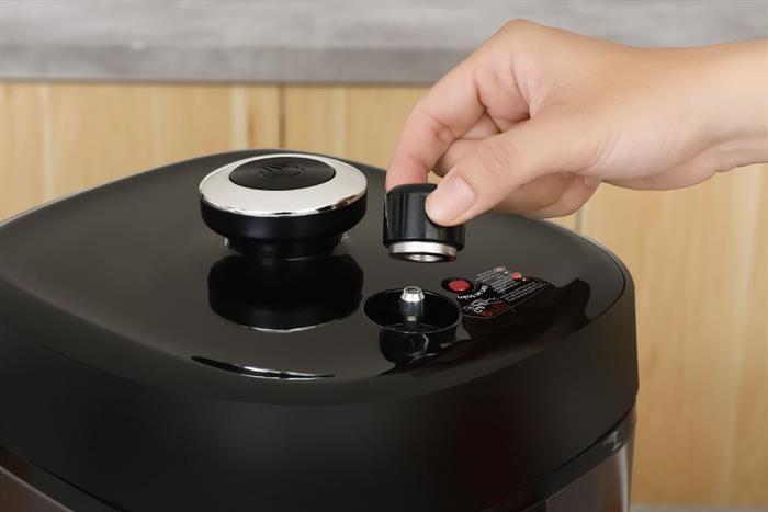 Nồi cơm điện tử áp suất Joyoung 1.8 lít JHPC-5100 Màu Đen