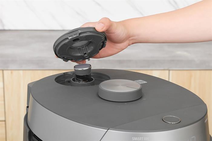 Nồi cơm áp suất cao tần Cuckoo 1.8 lít CRP-LHBR1000F Màu Đen - Xám