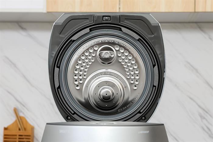 Nồi cơm áp suất cao tần 1.08 lít Cuckoo CRP-LHBR0600F Màu Xám