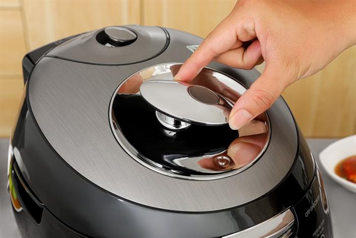 Nồi cơm áp suất cao tần Cuckoo 1.08 lít CRP-BHBC0600F Màu Đen - Xám