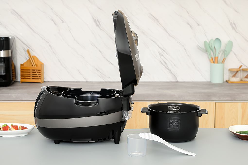 Nồi cơm áp suất cao tần Cuckoo 1.08 lít CRP-BHBC0600F Màu Đen - Xám