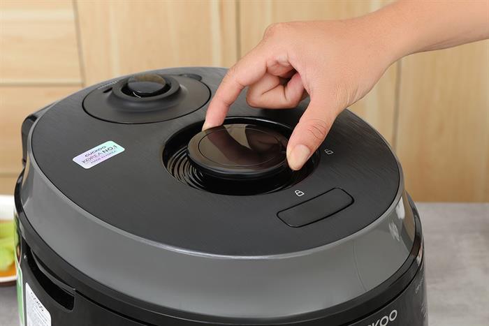 Nồi cơm điện tử áp suất Cuckoo 1.8 lít CRP-QSBC1000F Màu Đen - Xám