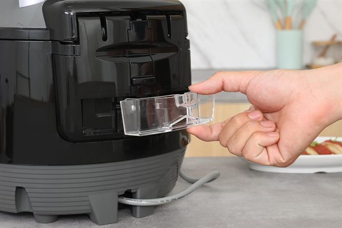 Nồi cơm điện tử áp suất Cuckoo 1.8 lít CRP-QSBC1000F Màu Đen - Xám