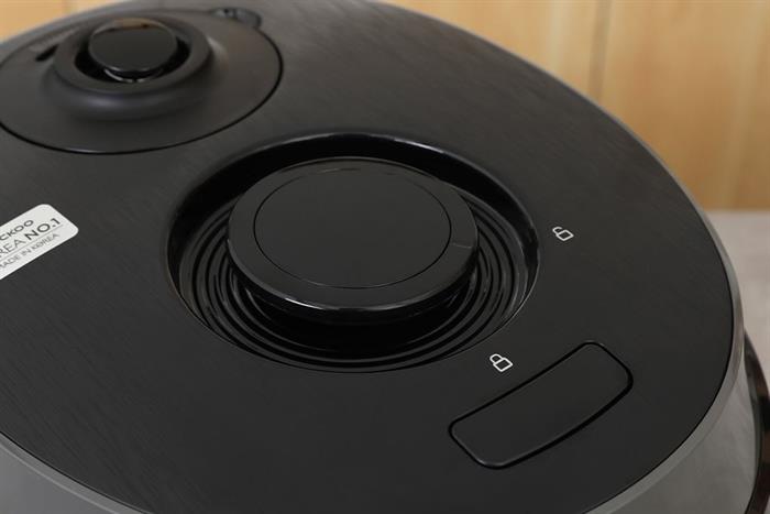 Nồi cơm điện tử áp suất Cuckoo 1.8 lít CRP-QSBC1000F Màu Đen - Xám