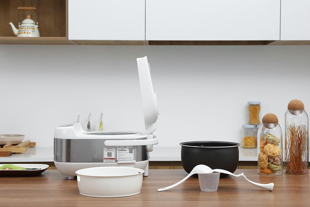 Nồi cơm điện tử FUJIHOME 1.5 lít RC15W Màu Trắng