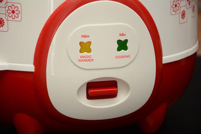 Nồi cơm nắp gài Happycook 1.8 lít HC-180A Màu Trắng - Đỏ
