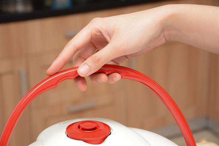 Nồi cơm nắp gài Happycook 1.8 lít HC-180A Màu Trắng - Đỏ