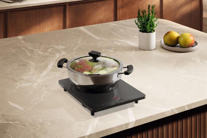 Bếp từ đơn Electrolux ETIS450RGA 2000W Màu Đen