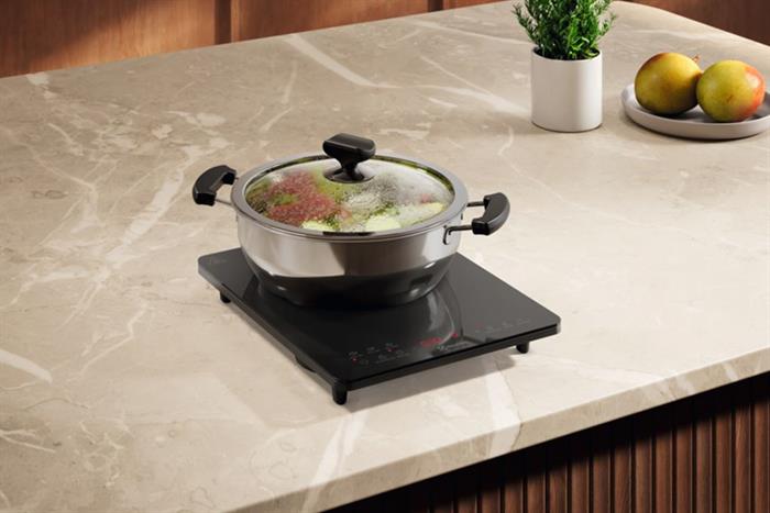Bếp từ đơn Electrolux ETIS453CGA 2000W Màu Đen