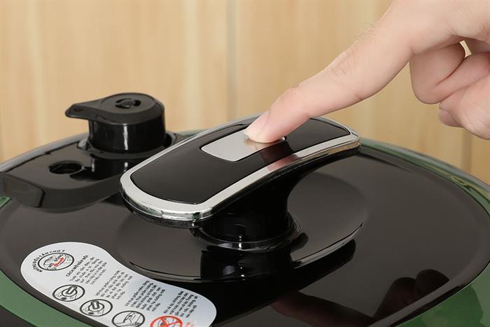 Nồi áp suất Nagakawa NEP5369 6 lít Màu Đen - Xanh lá