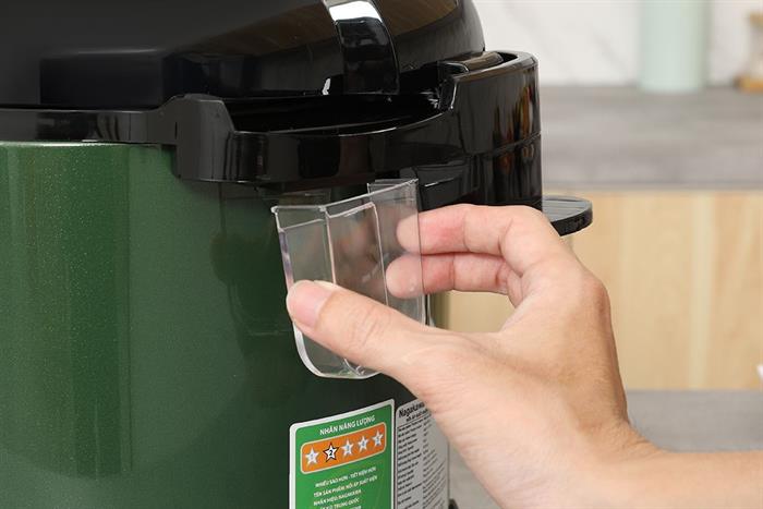 Nồi áp suất Nagakawa NEP5369 6 lít Màu Đen - Xanh lá