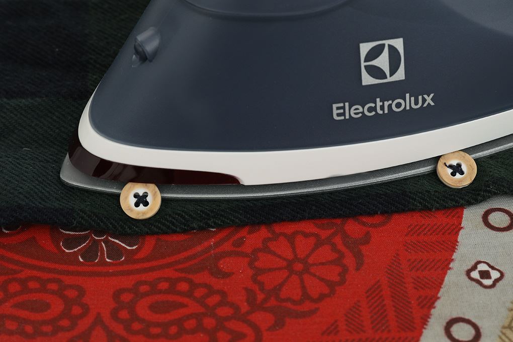 Bàn ủi hơi nước Electrolux E6SI3-61NW 2400W Màu Xám