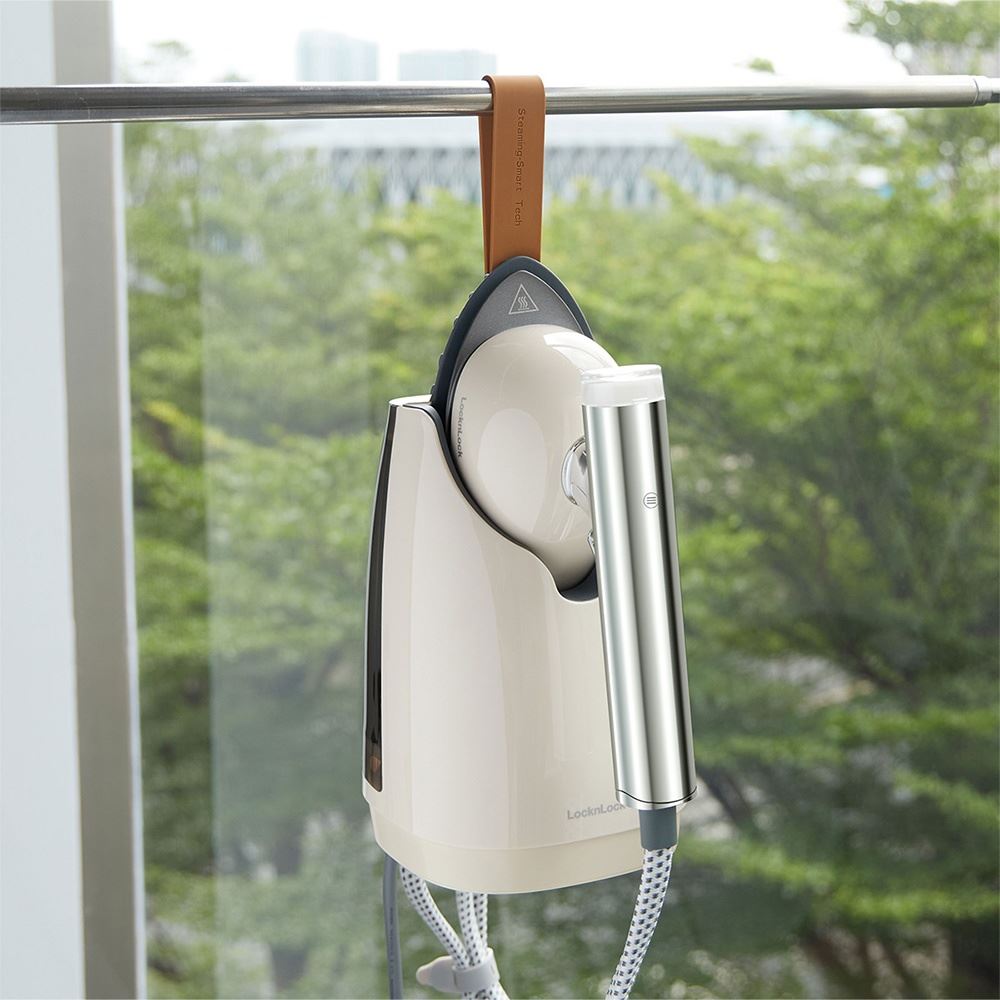 Bàn ủi hơi nước Lock&Lock ENI218IVY 1630W Màu Kem