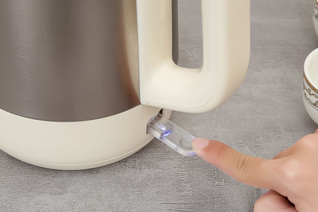 Bình đun siêu tốc Bear 1.7 lít ZDH-D17T5 Màu Inox
