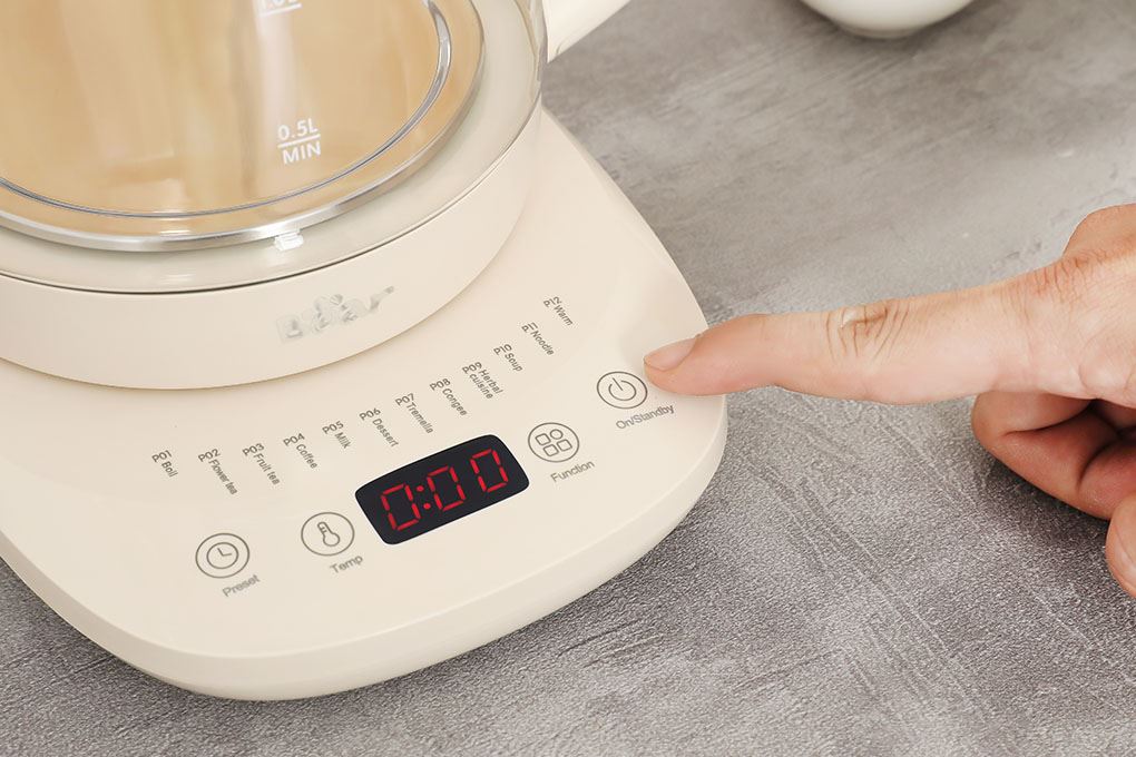 Bình đun siêu tốc Bear 1.5 lít HK-4H15Z Màu Kem