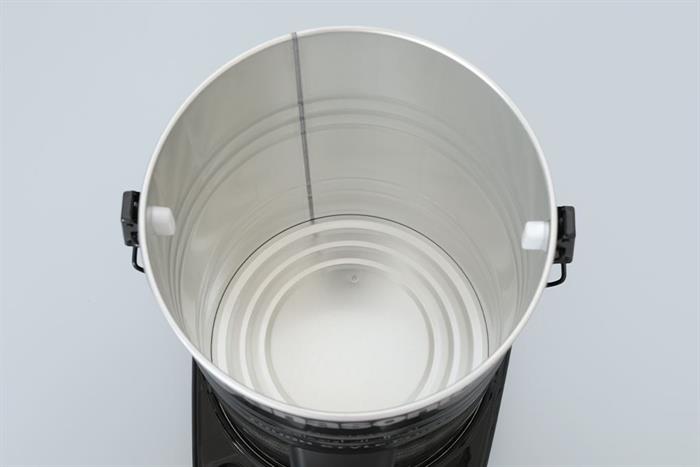 Máy hút bụi công nghiệp Panasonic MC-YL637SN49 Màu Đen