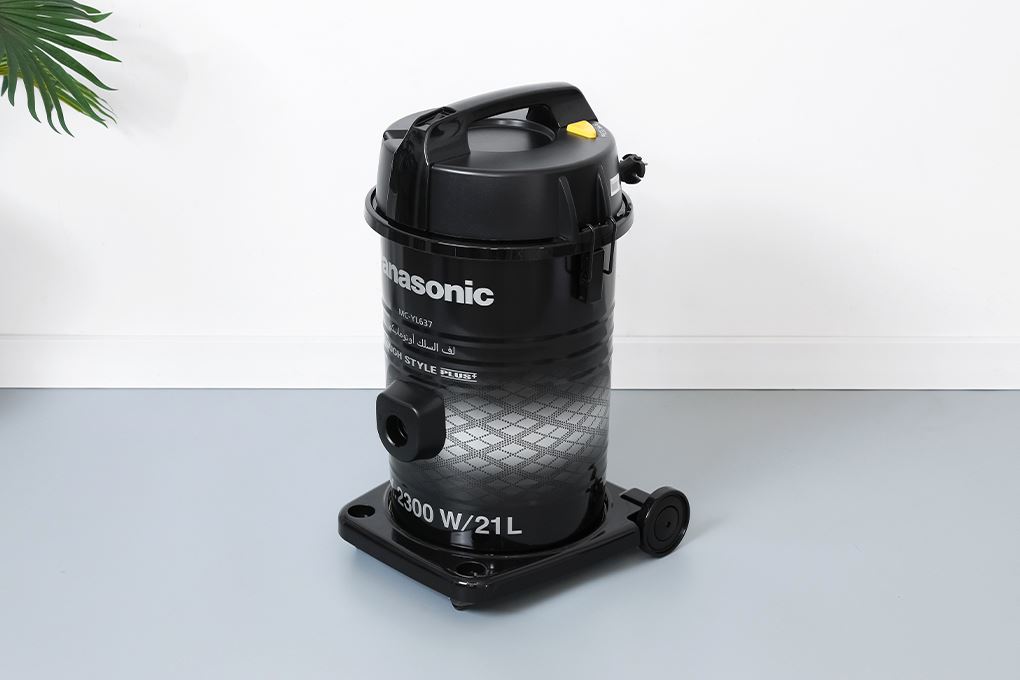 Máy hút bụi công nghiệp Panasonic MC-YL637SN49 Màu Đen