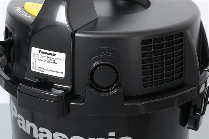 Máy hút bụi công nghiệp Panasonic MC-YL637SN49 Màu Đen