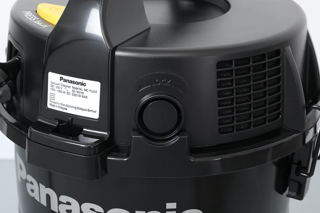 Máy hút bụi công nghiệp Panasonic MC-YL637SN49 Màu Đen