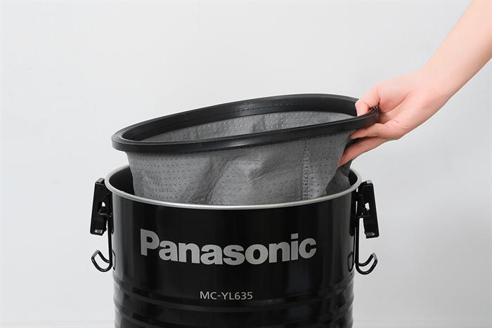 Máy hút bụi công nghiệp Panasonic MC-YL635TN46 Màu Đen - Vàng đồng