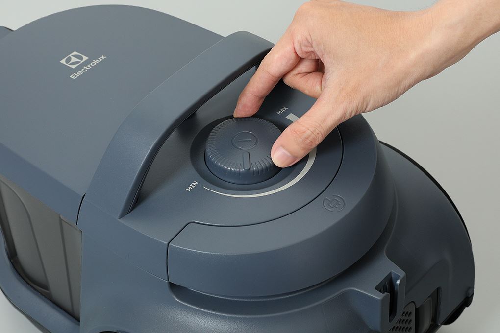 Máy hút bụi dạng hộp Electrolux Clean 500 EFC52512 Màu Xanh Dương