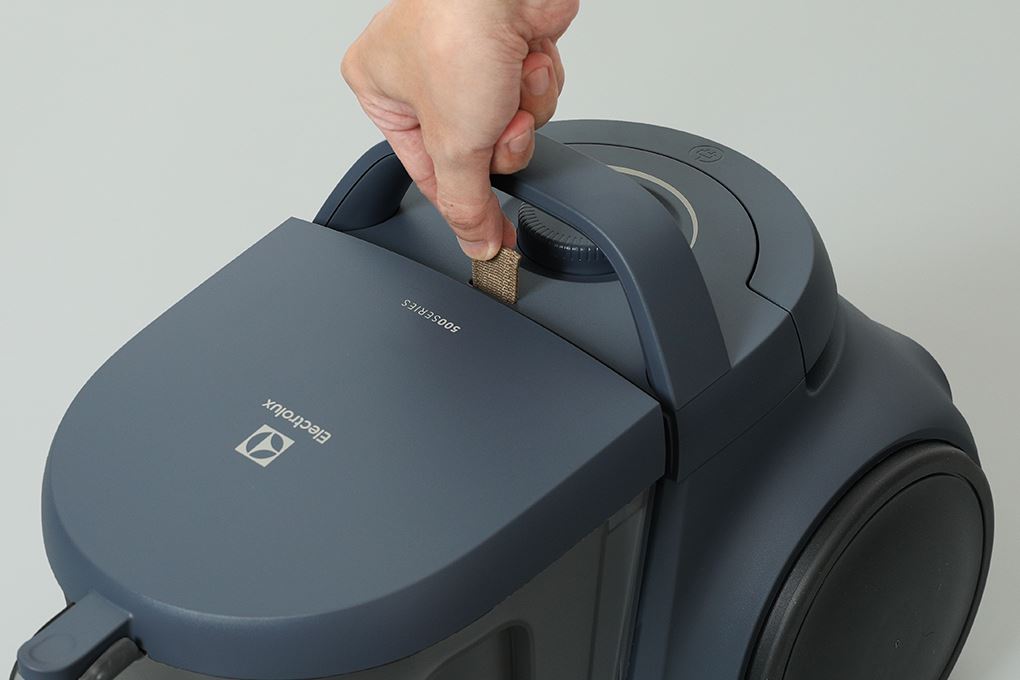 Máy hút bụi dạng hộp Electrolux Clean 500 EFC52512 Màu Xanh Dương