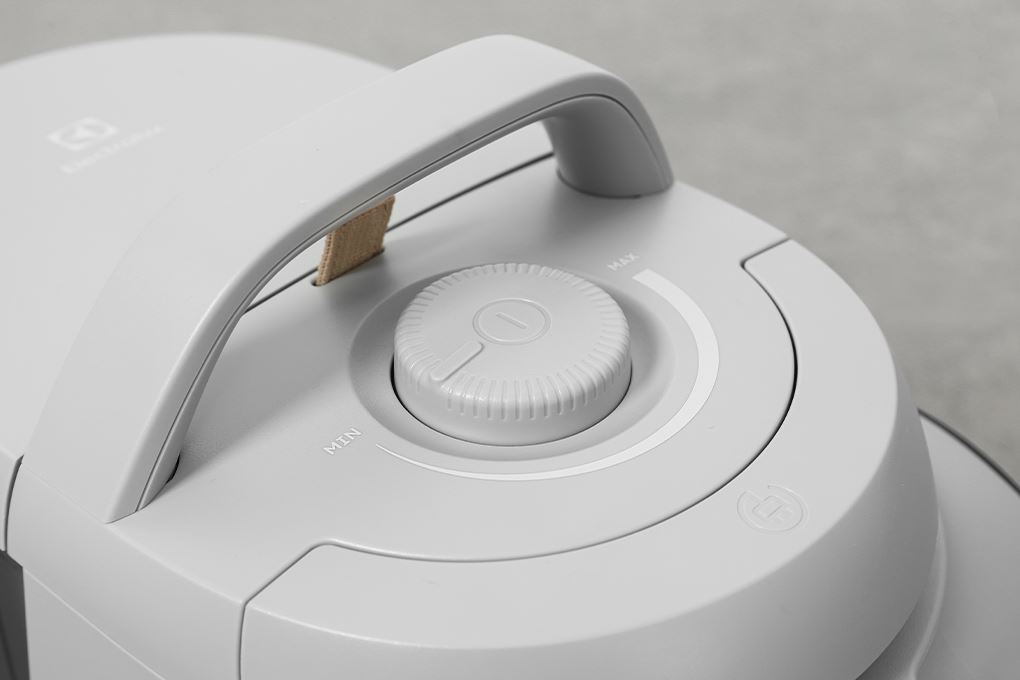 Máy hút bụi dạng hộp Electrolux Clean 500 EFC52614 Màu Xám