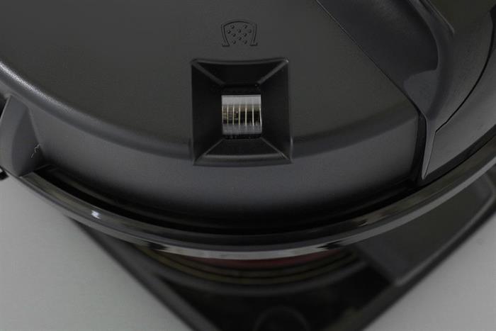 Máy hút bụi công nghiệp Panasonic MC-YL631RN46 Màu Đen - Đỏ