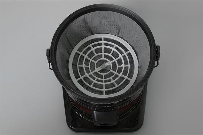 Máy hút bụi công nghiệp Panasonic MC-YL631RN46 Màu Đen - Đỏ