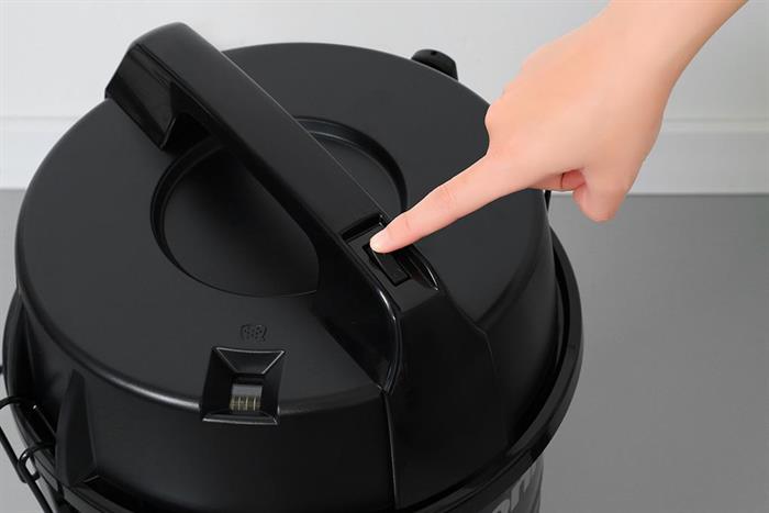 Máy hút bụi công nghiệp Panasonic MC-YL631RN46 Màu Đen - Đỏ