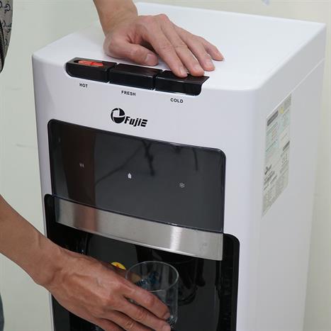 Cây nước nóng lạnh FujiE WD8500C 585W Màu Trắng - Đen