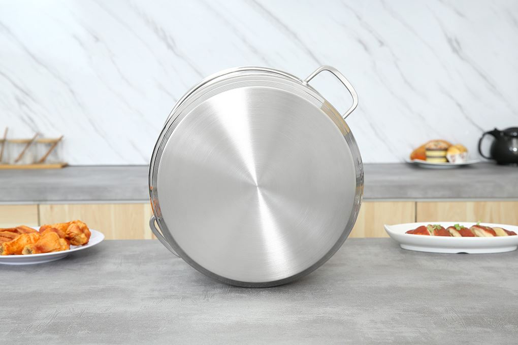 Nồi luộc gà inox 5 đáy nắp kính 28 cm Green Cook GCS243-28IH Màu Inox