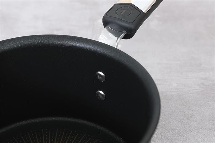 Quánh nhôm chống dính 16 cm Tefal Excellence Fusion G3412802 Màu Đen