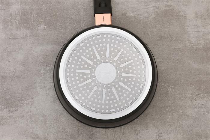 Chảo nhôm chống dính Ultra titanium đáy từ 20 cm Sunhouse ST20B Màu Đen