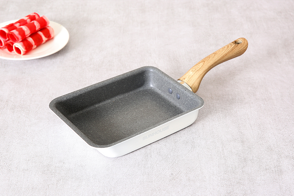 Chảo nhôm chống dính vân đá đáy từ 18 cm Sunhouse SHM18V Màu Trắng