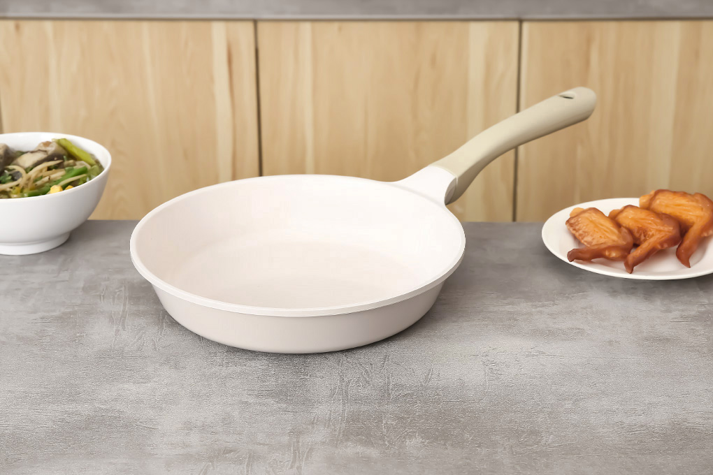 Chảo nhôm chống dính vân đá đáy từ 24 cm Inochi Omi Simple HIN.CHOS.VD24 Màu Trắng