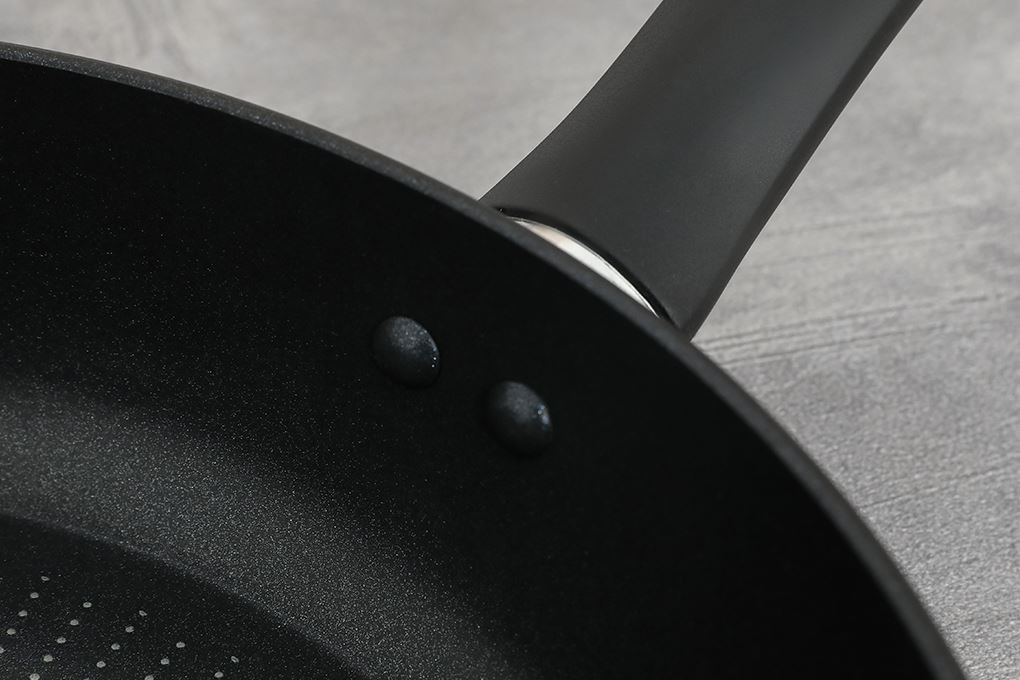 Chảo nhôm chống dính đáy từ 28 cm Tefal Flavor Force E2770674 Màu Đen
