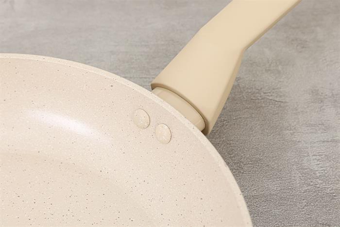 Chảo nhôm chống dính đáy từ 26 cm Lock&Lock CAF2675IH Màu Màu be