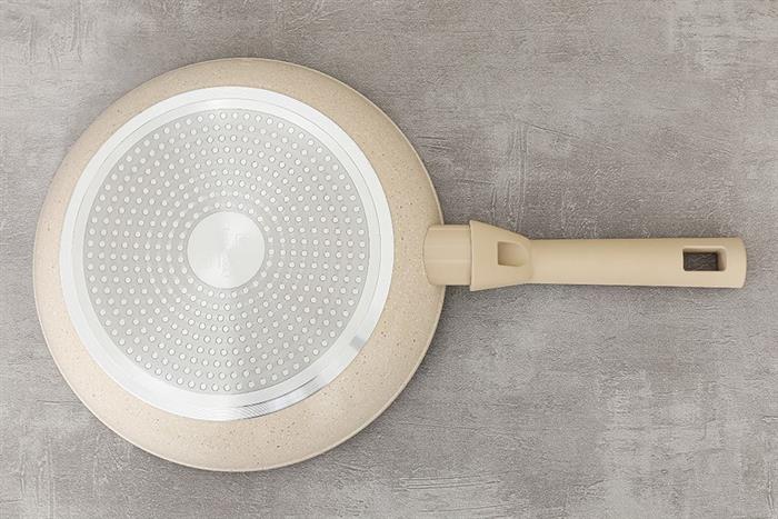 Chảo nhôm chống dính đáy từ 26 cm Lock&Lock CAF2675IH Màu Màu be