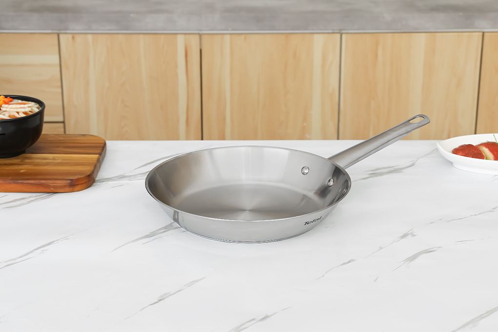 Chảo inox đáy từ 26 cm Tefal Professional B9210595 Màu Inox