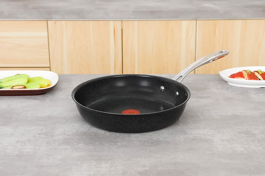 Chảo nhôm chống dính đáy từ 28 cm Tefal Excellence G2150623 Màu Đen