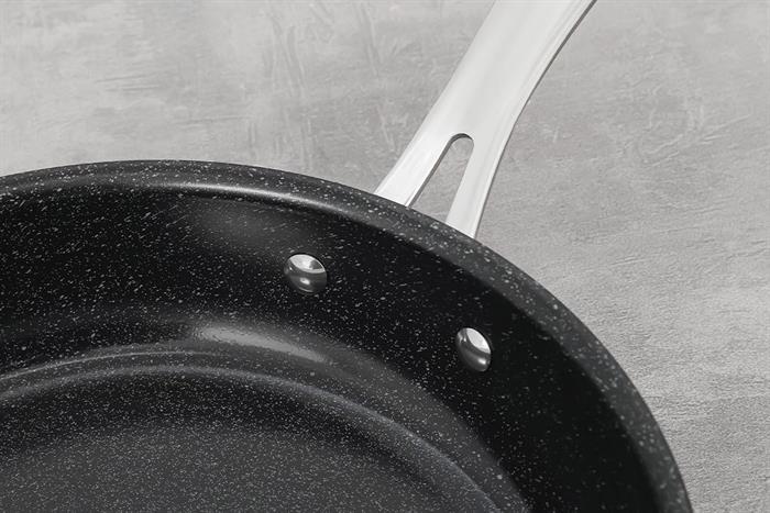 Chảo nhôm chống dính đáy từ 28 cm Tefal G2150623 Màu Đen