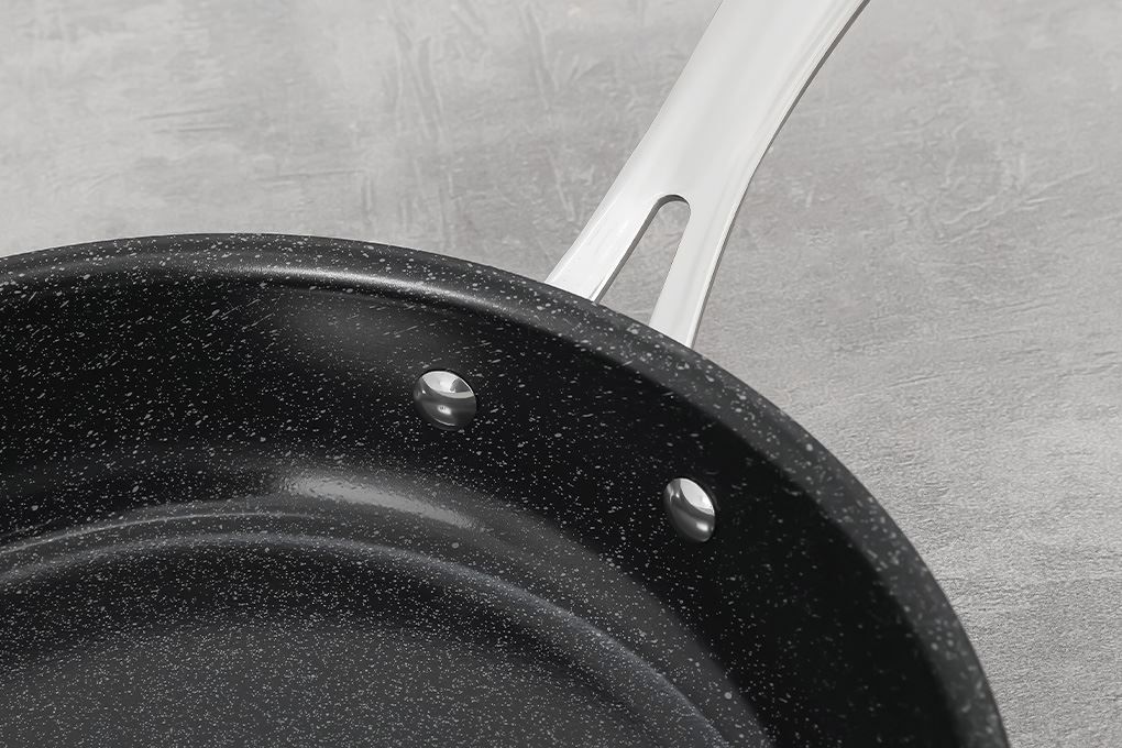 Chảo nhôm chống dính đáy từ 28 cm Tefal Excellence G2150623 Màu Đen