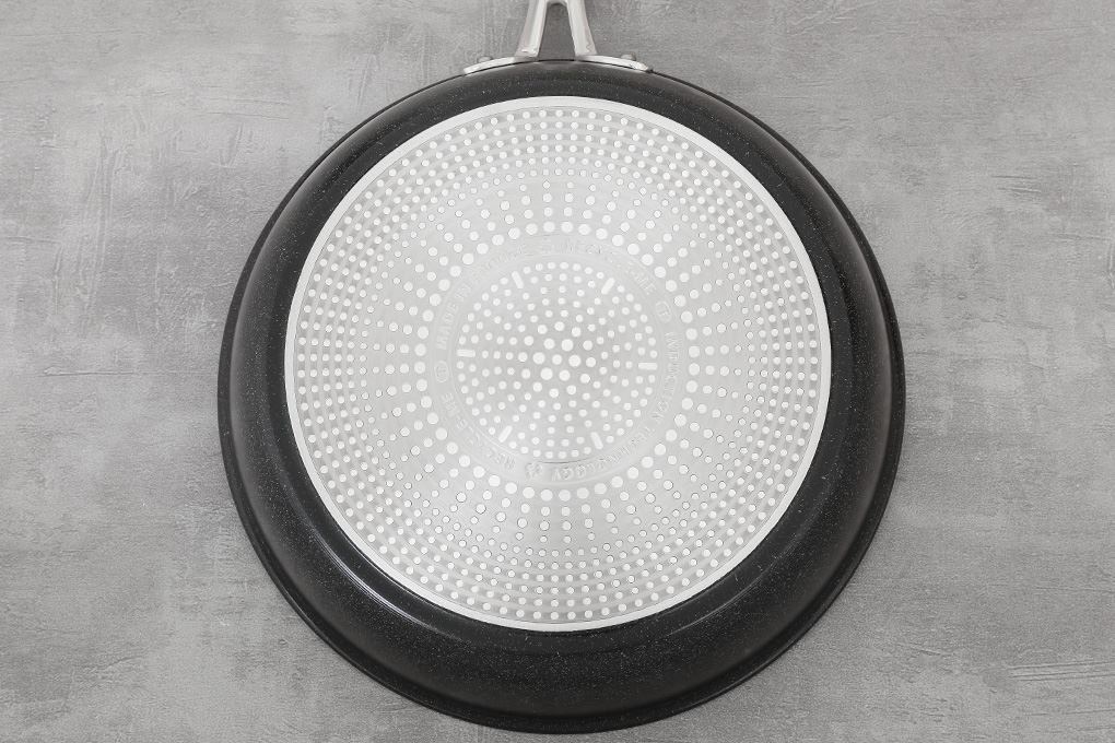 Chảo nhôm chống dính đáy từ 28 cm Tefal Excellence G2150623 Màu Đen
