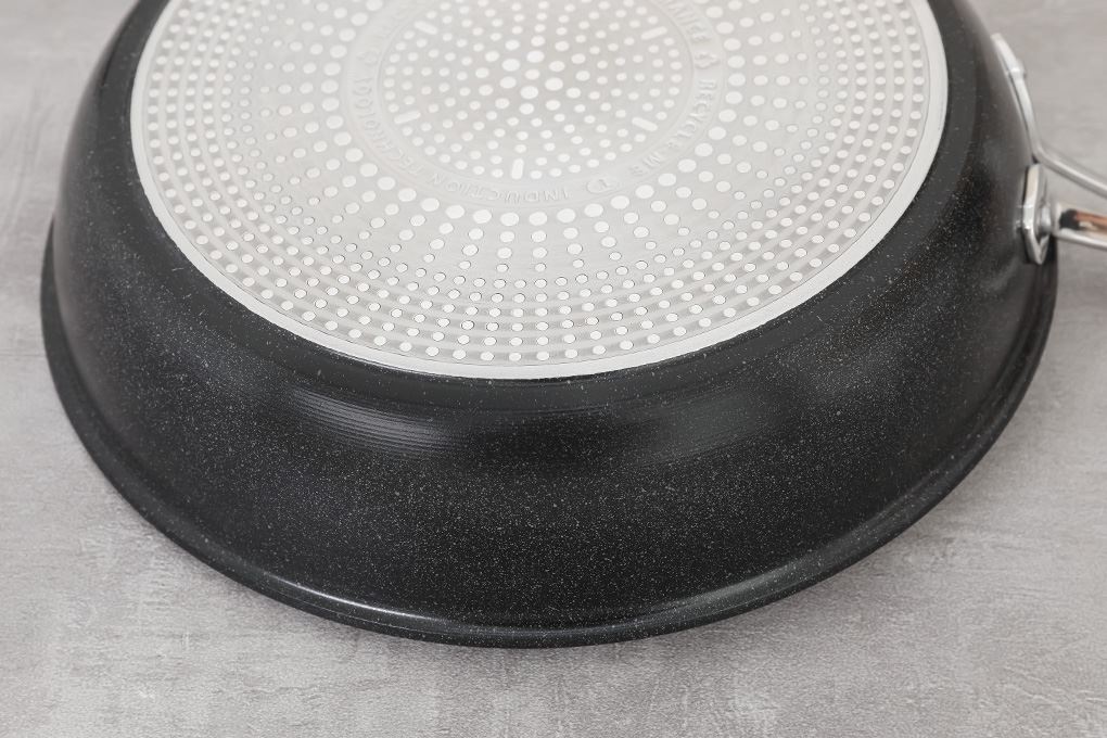 Chảo nhôm chống dính đáy từ 28 cm Tefal Excellence G2150623 Màu Đen