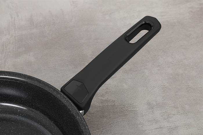 Chảo nhôm chống dính đáy từ 24 cm Tefal Expertise G2020432 Màu Đen