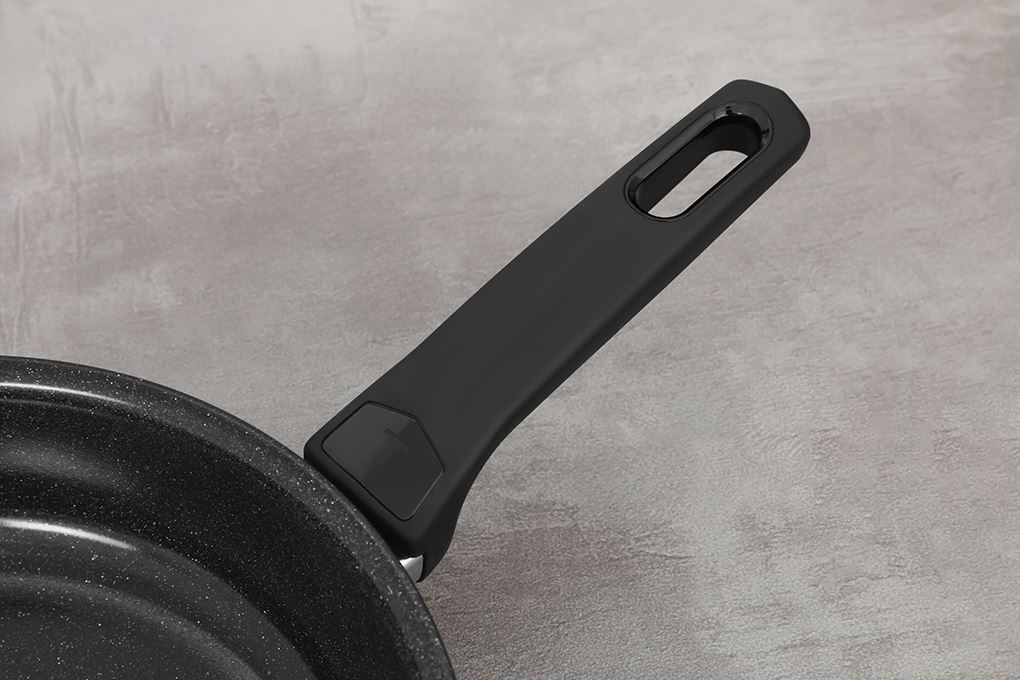 Chảo nhôm chống dính đáy từ 24 cm Tefal Expertise G2020432 Màu Đen