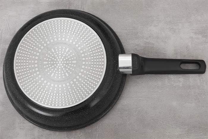 Chảo nhôm chống dính đáy từ 24 cm Tefal Expertise G2020432 Màu Đen