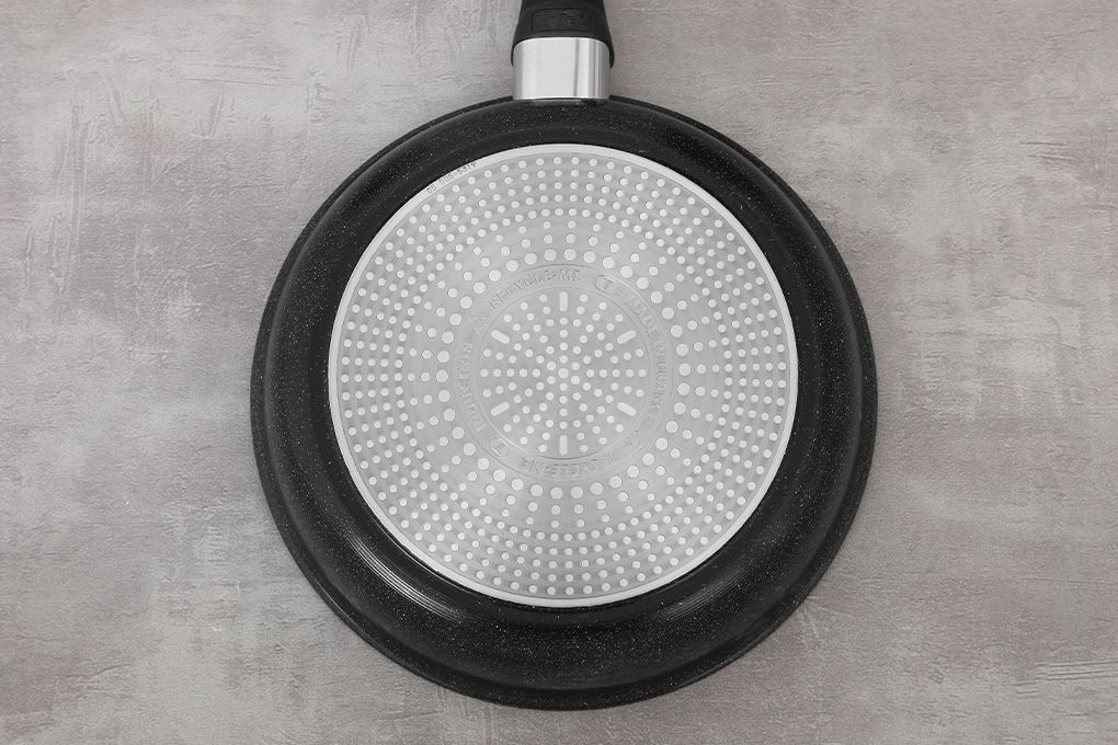 Chảo nhôm chống dính đáy từ 24 cm Tefal Expertise G2020432 Màu Đen